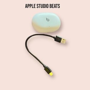 Apple studio beats Bluetooth headphones